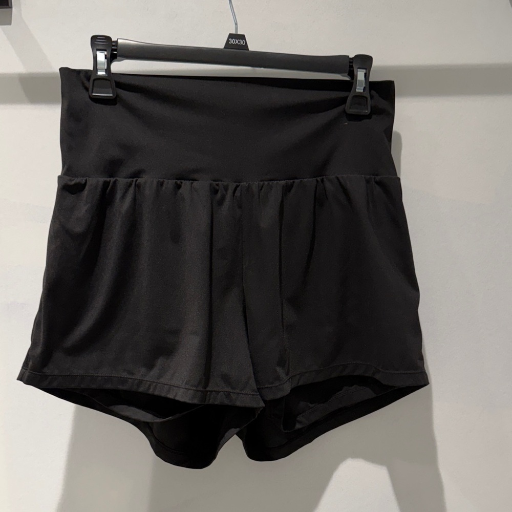 HALARA hi-waisted Black Shorts